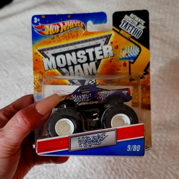 Maniac (Tattoo) Monster Jam Truck #9/80 (Hot Wheels)(2011) NWT - Picture 1 of 5